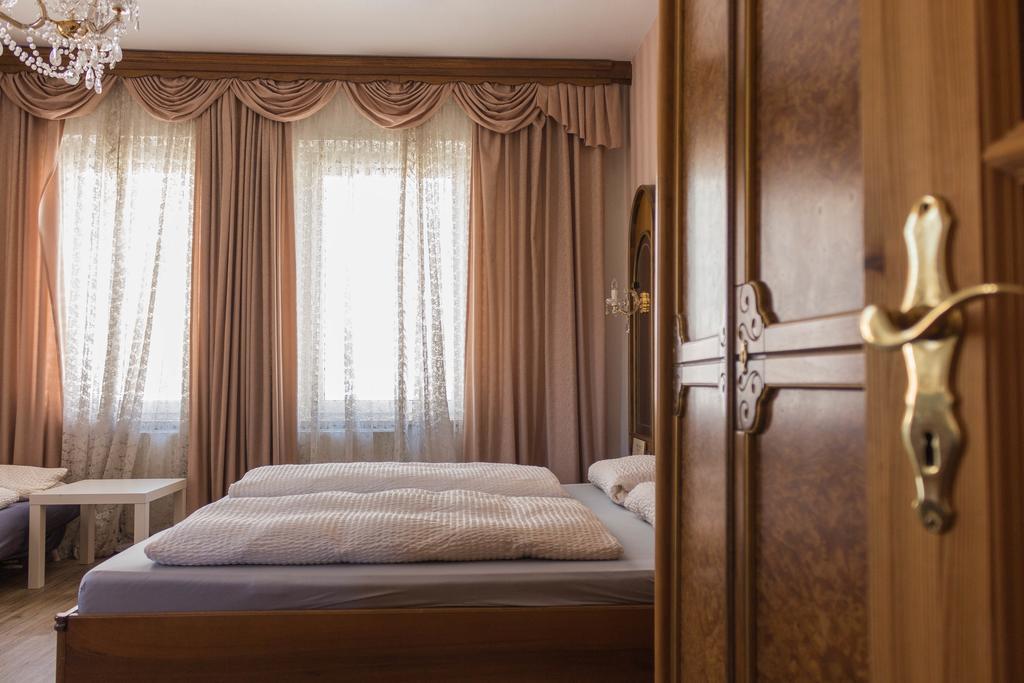 Hotel Five Seasons Фюрт Экстерьер фото